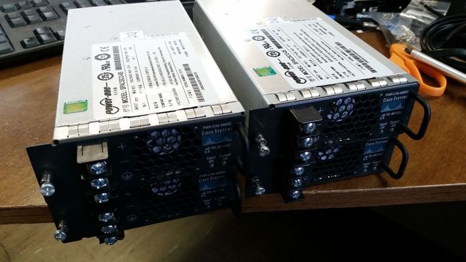 poder da fonte de alimentação de DC 300W - um SPACSCO-05 Cisco PWR-C49-300DC para 4948E WS-C4948E